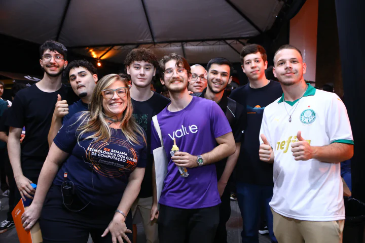 Comunidade TechFil reunida em um momento espontâneo